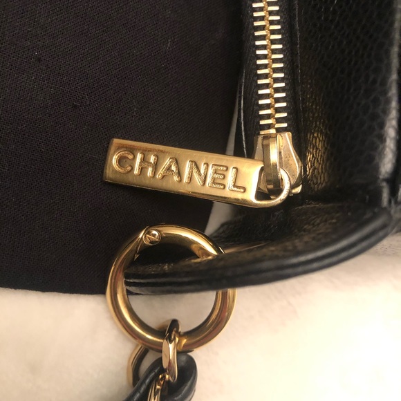 ❌SOLD❌Authentic Chanel Quilted Caviar Shoulder Bag - Picture 3 of 8
